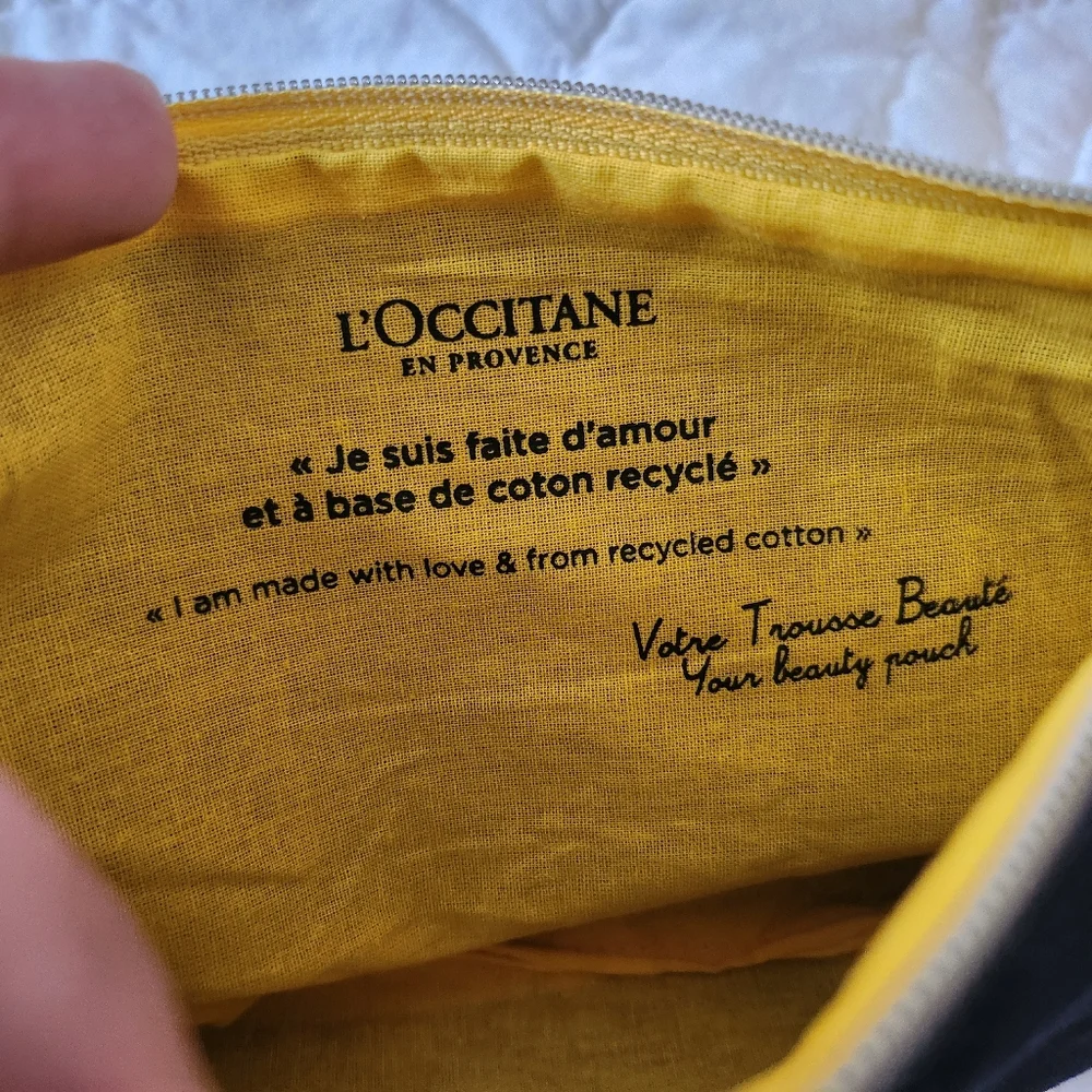 L'Occitane Cotton Pouch Makeup Case